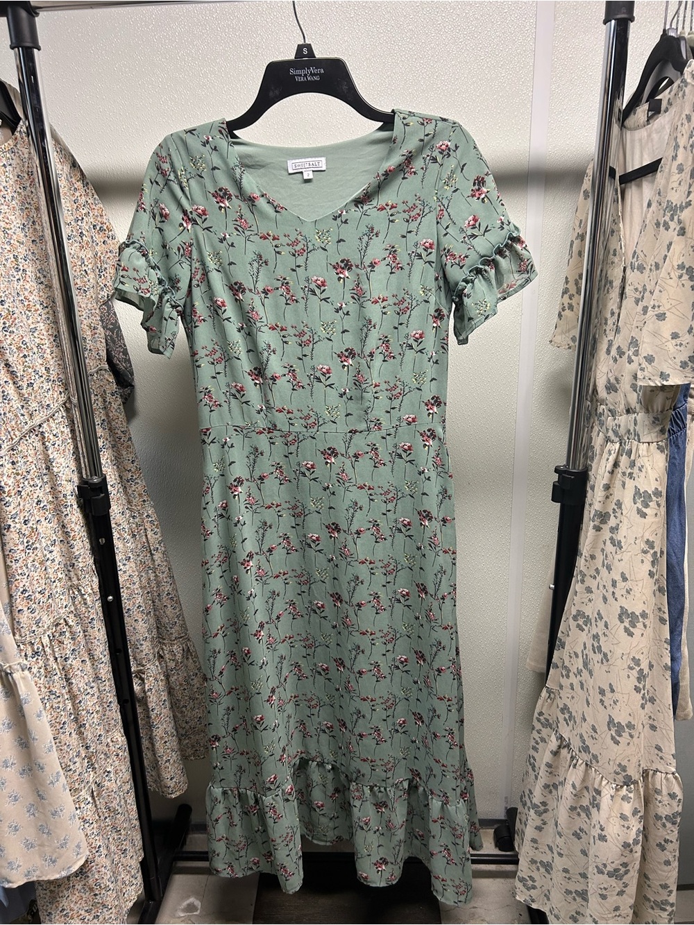 Light Green Floral V-Neck Maxi Dress with Ruffle Hem